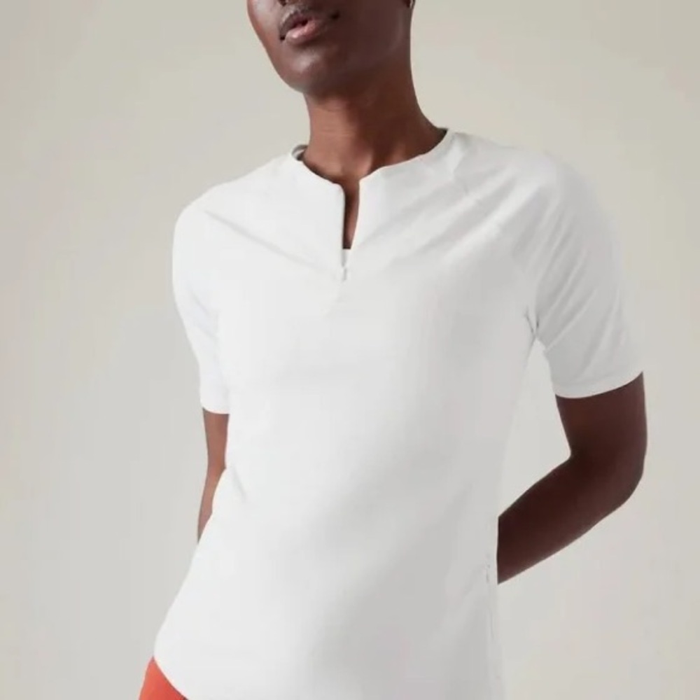 NWT Athleta sun chaser tee